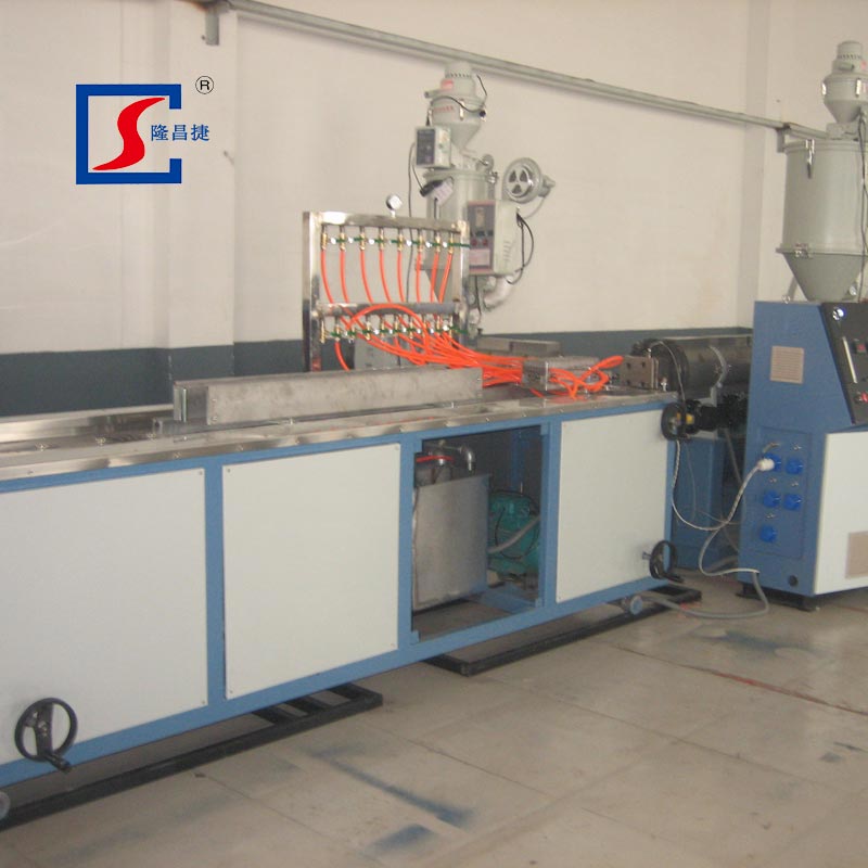 Línea de rodapiés de coextrusión compuesta de PVC