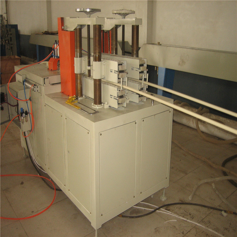 Línea de producción de tubos roscados de upvc.